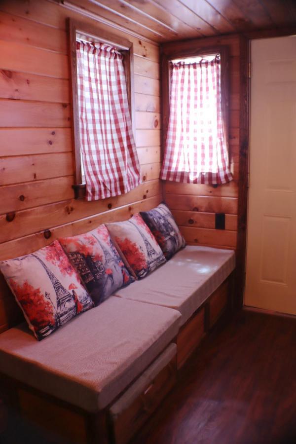 Pine Cove Storybook Village מראה חיצוני תמונה